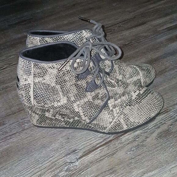 Toms Kala Snakeskin wedge heel ankle booties Sz 8.5 GUC - Picture 5 of 8